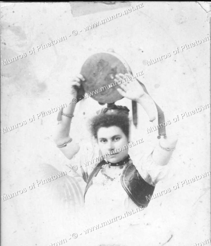 Margaret (Daisy) Munro 1896